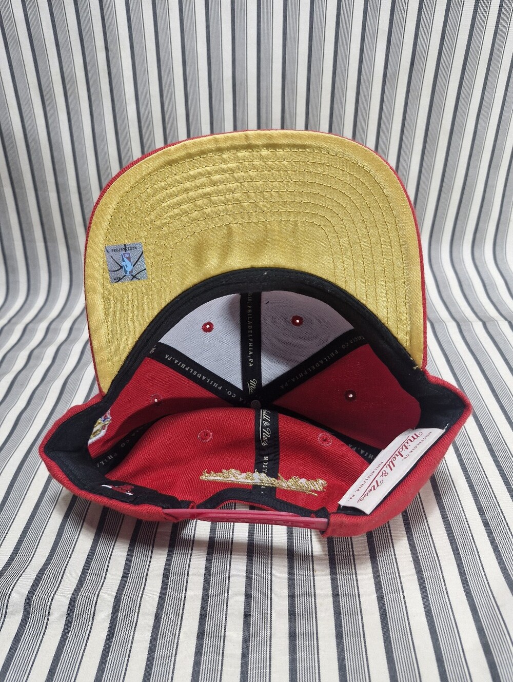 Mitchell & Ness Chicago Bulls NBA 50th Anniversary Snapback Hat Red Gold Under B - Picture 6 of 8